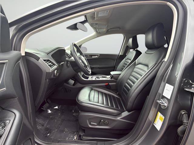 Ford Edge Vehicle Full-screen Gallery Image 9