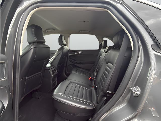 Ford Edge Vehicle Full-screen Gallery Image 10