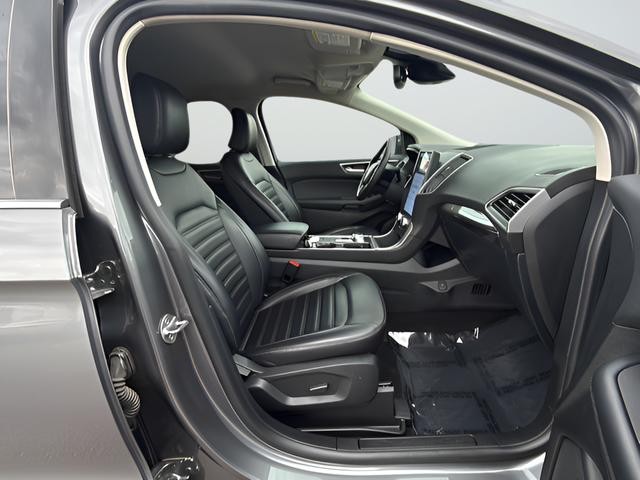 Ford Edge Vehicle Full-screen Gallery Image 12