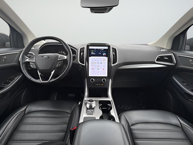 Ford Edge Vehicle Full-screen Gallery Image 14