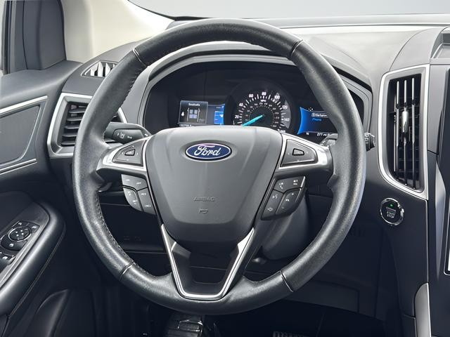 Ford Edge Vehicle Full-screen Gallery Image 15