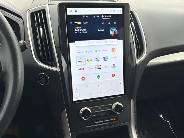Ford Edge Vehicle Full-screen Gallery Image 18