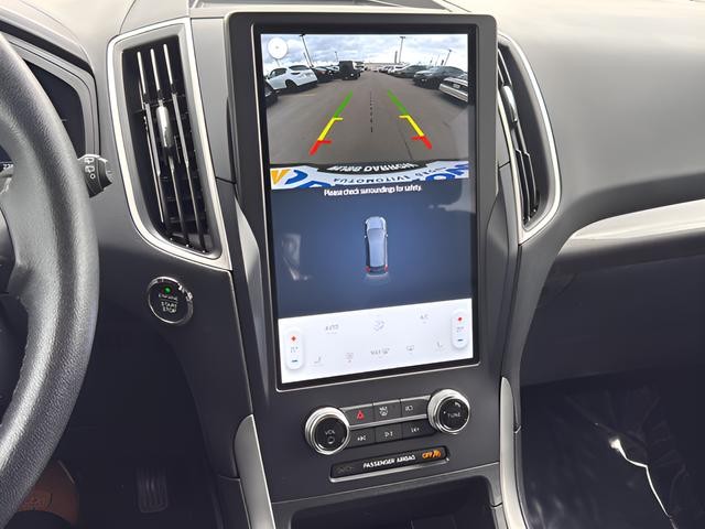 Ford Edge Vehicle Full-screen Gallery Image 19