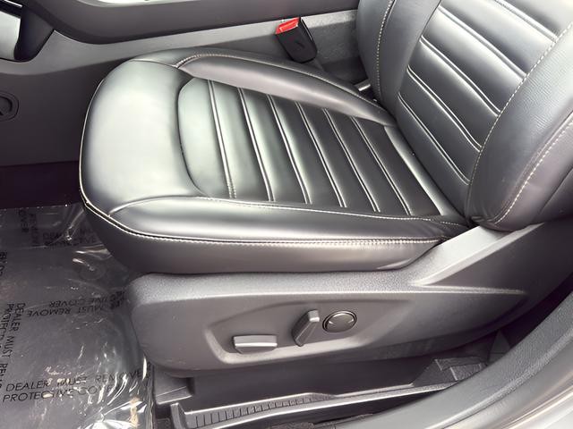 Ford Edge Vehicle Full-screen Gallery Image 25