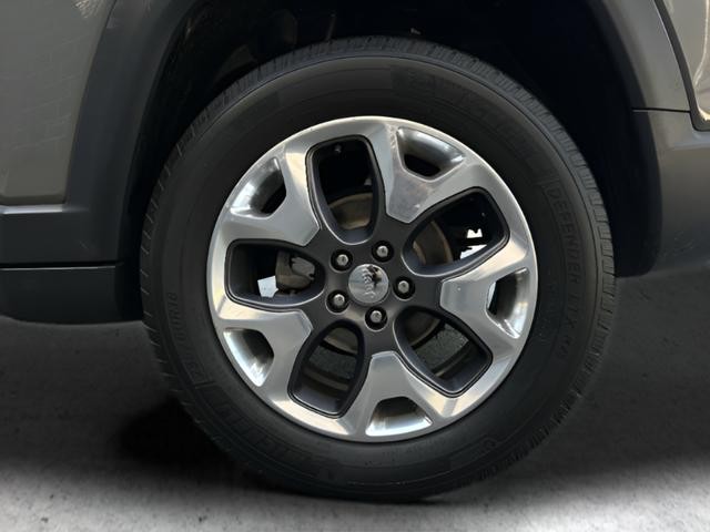 Jeep Compass Vehicle Full-screen Gallery Image 10