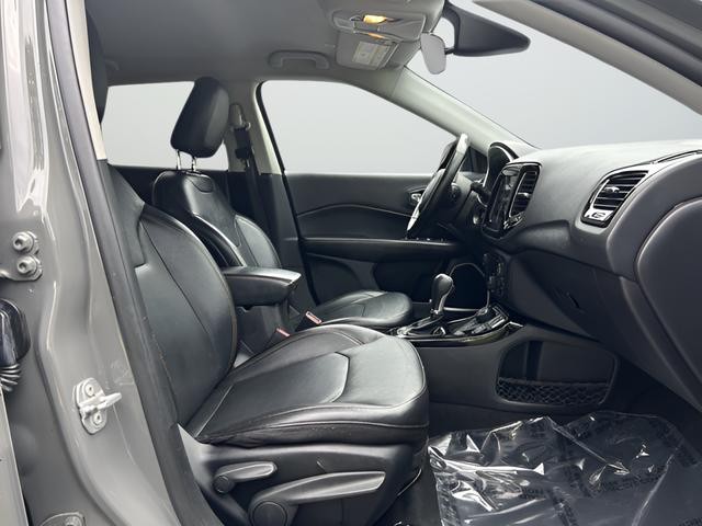 Jeep Compass Vehicle Full-screen Gallery Image 11