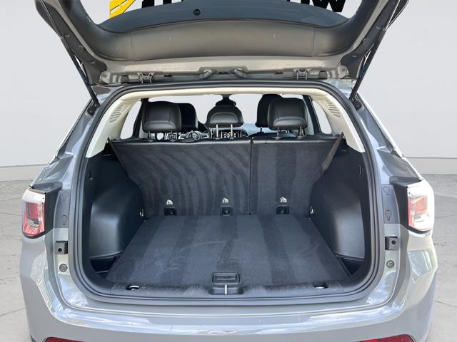 Jeep Compass Vehicle Full-screen Gallery Image 19
