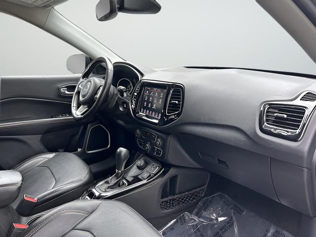 Jeep Compass Vehicle Full-screen Gallery Image 21