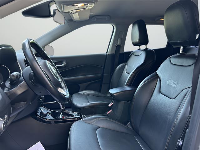 Jeep Compass Vehicle Full-screen Gallery Image 22