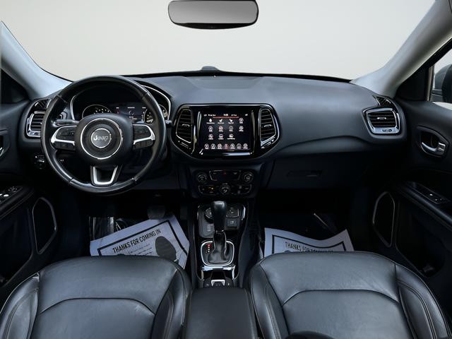 Jeep Compass Vehicle Full-screen Gallery Image 23