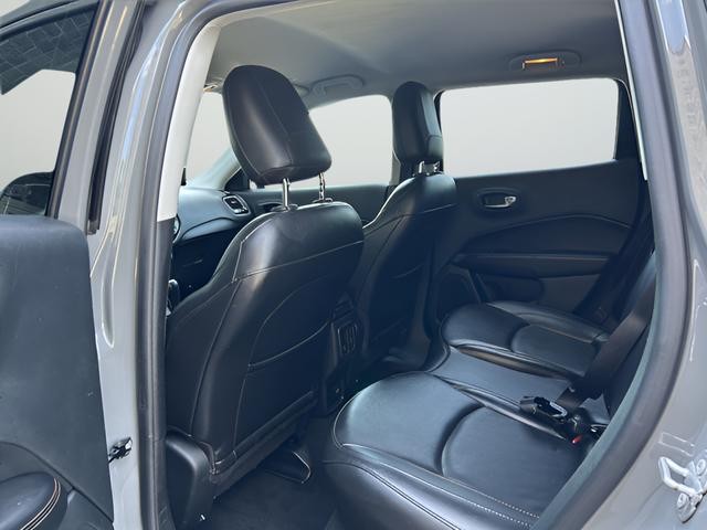 Jeep Compass Vehicle Full-screen Gallery Image 24