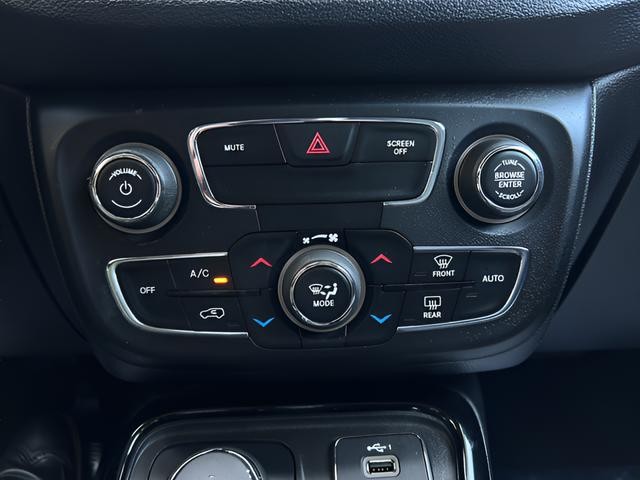 Jeep Compass Vehicle Full-screen Gallery Image 27