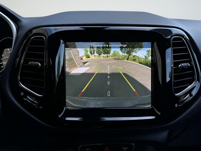 Jeep Compass Vehicle Full-screen Gallery Image 28
