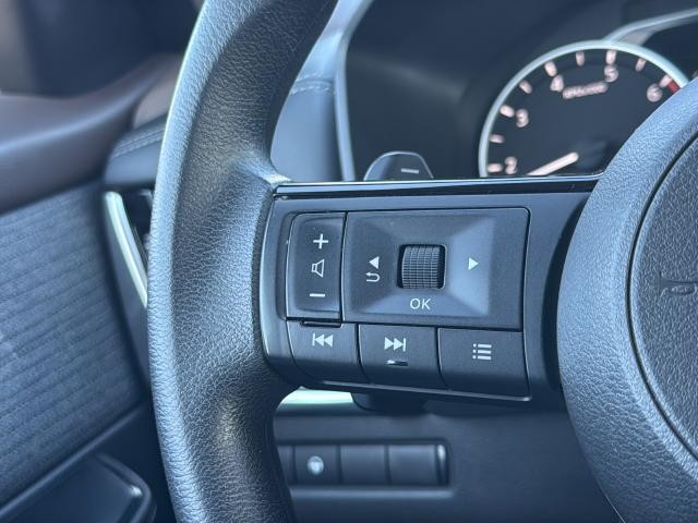 Nissan Rogue Vehicle Full-screen Gallery Image 16
