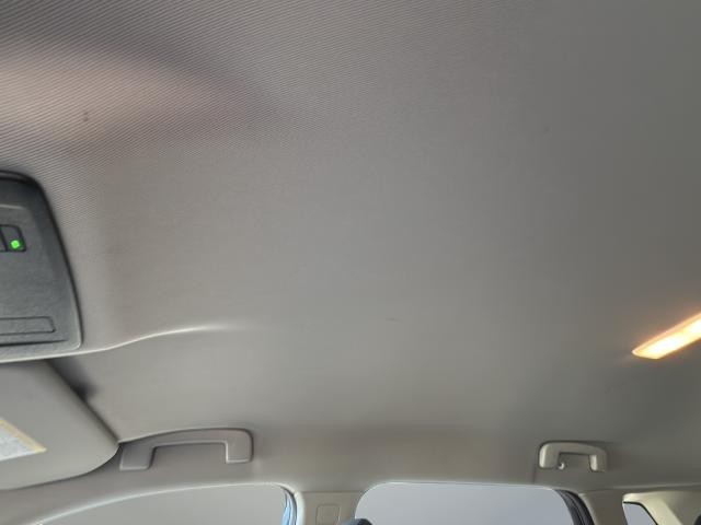 Nissan Rogue Vehicle Full-screen Gallery Image 19