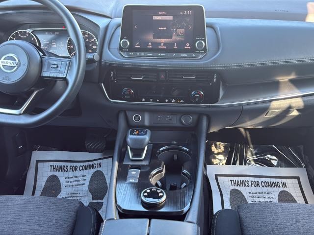 Nissan Rogue Vehicle Full-screen Gallery Image 20