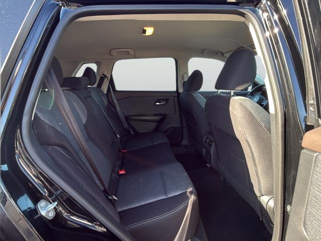 Nissan Rogue Vehicle Full-screen Gallery Image 25