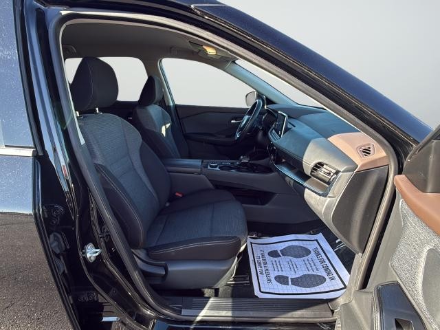 Nissan Rogue Vehicle Full-screen Gallery Image 26