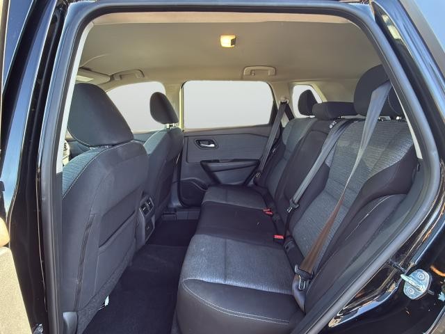 Nissan Rogue Vehicle Full-screen Gallery Image 27