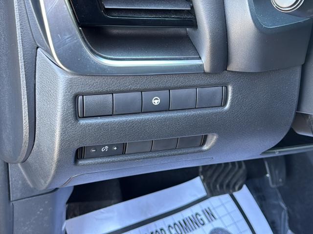 Nissan Rogue Vehicle Full-screen Gallery Image 28