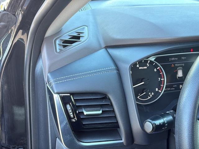 Nissan Rogue Vehicle Full-screen Gallery Image 31