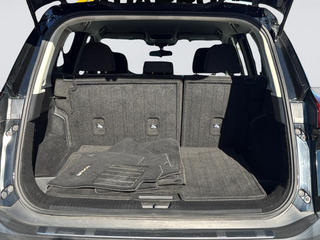 Nissan Rogue Vehicle Full-screen Gallery Image 32