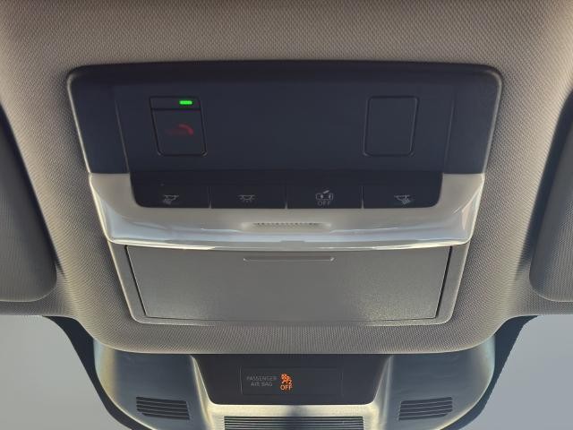 Nissan Rogue Vehicle Full-screen Gallery Image 36