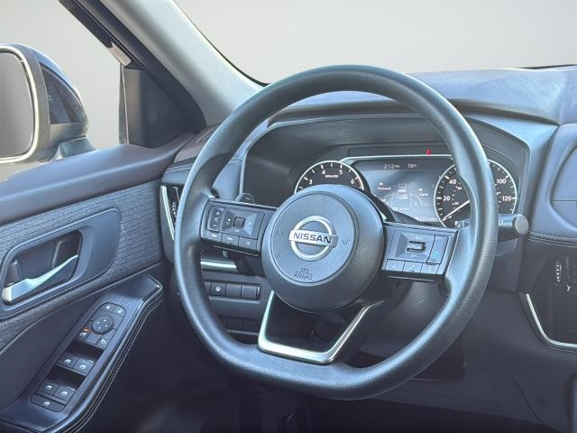 Nissan Rogue Vehicle Full-screen Gallery Image 38