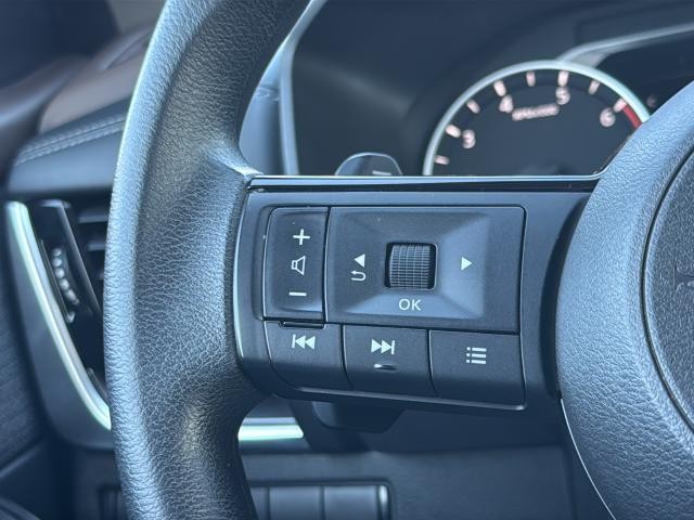 Nissan Rogue Vehicle Full-screen Gallery Image 39