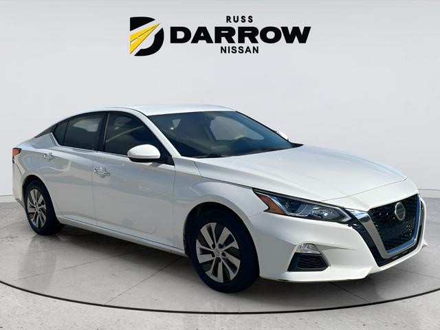 Nissan Altima Vehicle Full-screen Gallery Image 7