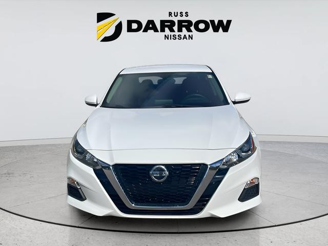 Nissan Altima Vehicle Full-screen Gallery Image 8