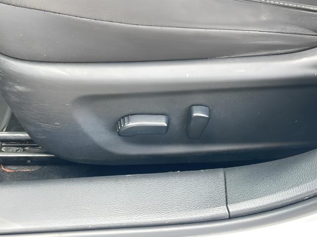 Nissan Altima Vehicle Full-screen Gallery Image 17