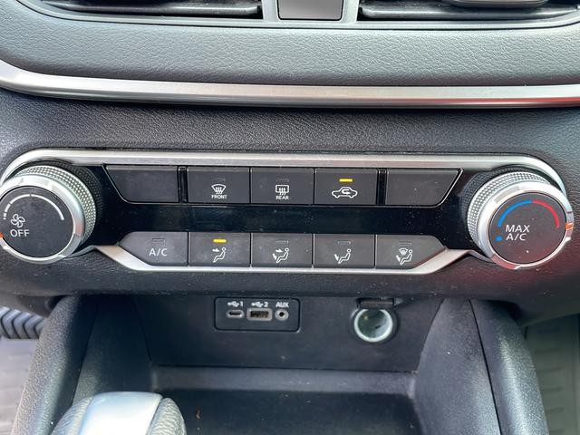 Nissan Altima Vehicle Full-screen Gallery Image 20