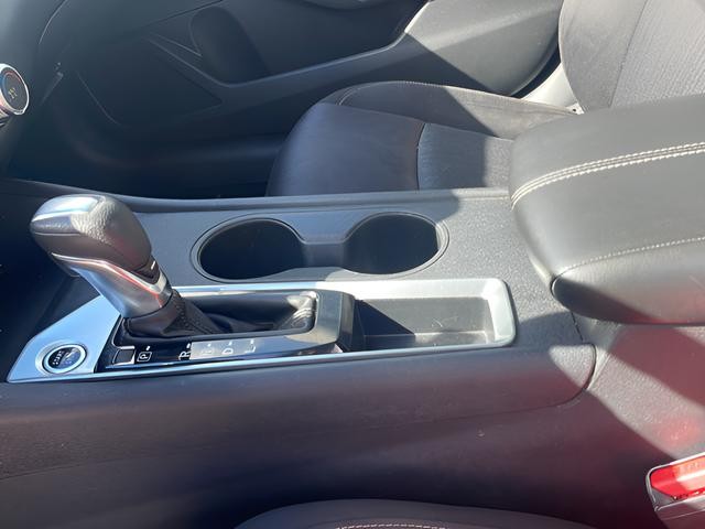 Nissan Altima Vehicle Full-screen Gallery Image 21