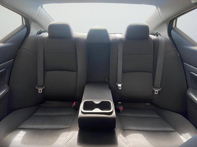 Nissan Altima Vehicle Full-screen Gallery Image 28