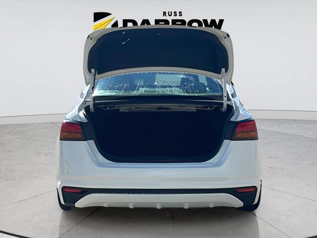 Nissan Altima Vehicle Full-screen Gallery Image 30