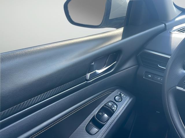 Nissan Altima Vehicle Full-screen Gallery Image 31