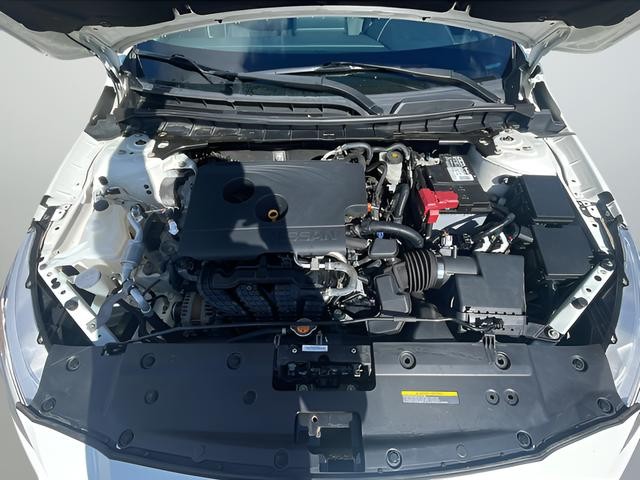 Nissan Altima Vehicle Full-screen Gallery Image 35