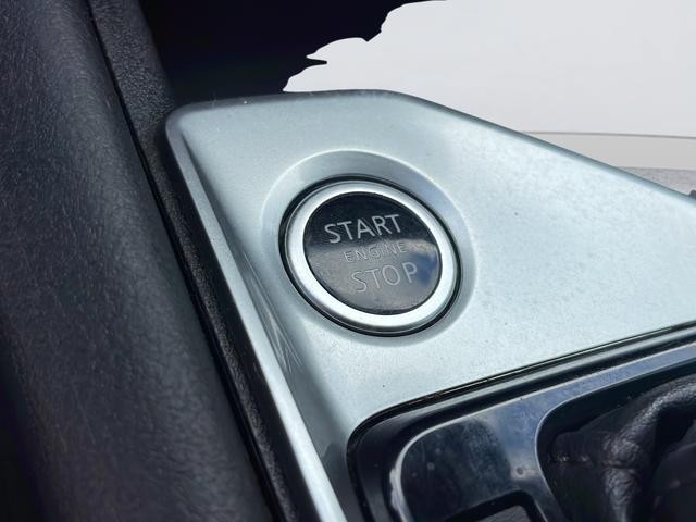 Nissan Altima Vehicle Full-screen Gallery Image 36