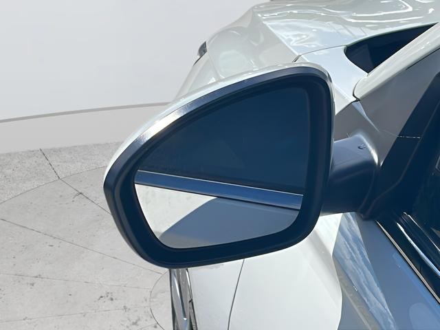 Nissan Altima Vehicle Full-screen Gallery Image 38