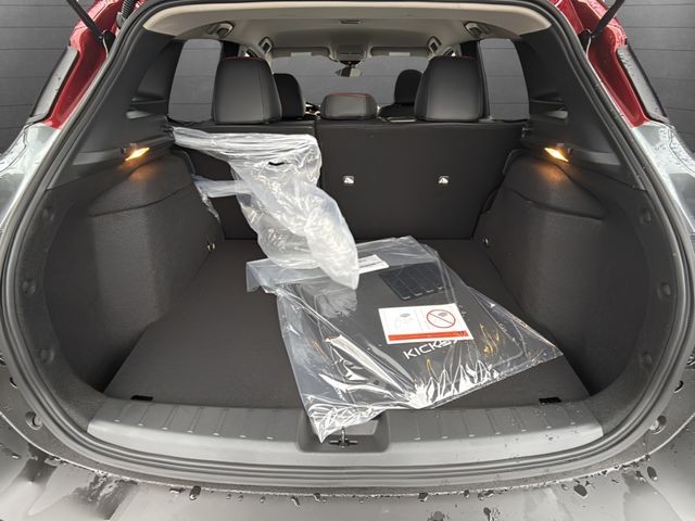 Nissan Kicks Vehicle Full-screen Gallery Image 12