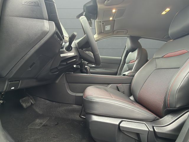 Nissan Kicks Vehicle Full-screen Gallery Image 13
