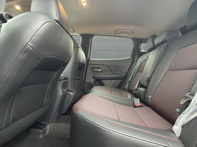 Nissan Kicks Vehicle Full-screen Gallery Image 14