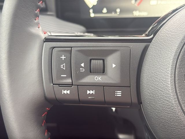 Nissan Kicks Vehicle Full-screen Gallery Image 17