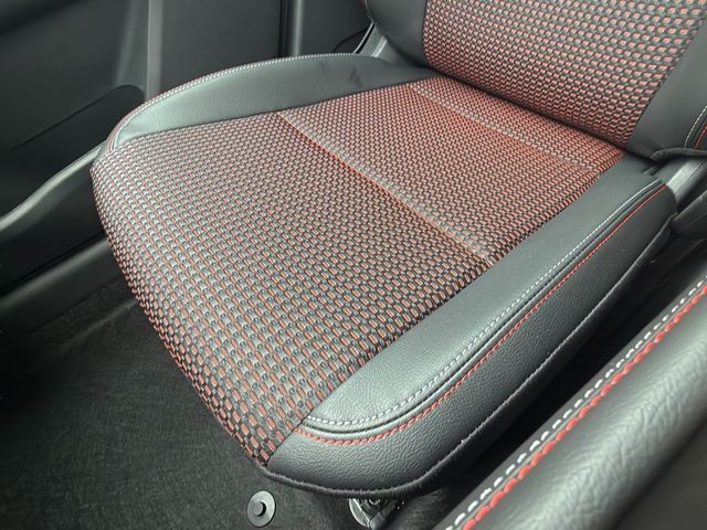 Nissan Kicks Vehicle Full-screen Gallery Image 24