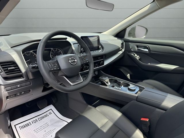 Nissan Rogue Vehicle Full-screen Gallery Image 9