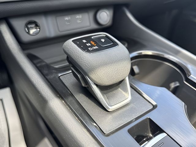 Nissan Rogue Vehicle Full-screen Gallery Image 10