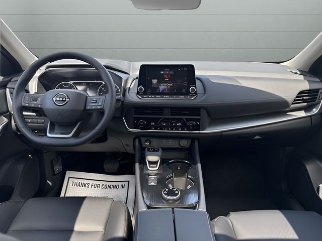 Nissan Rogue Vehicle Full-screen Gallery Image 11