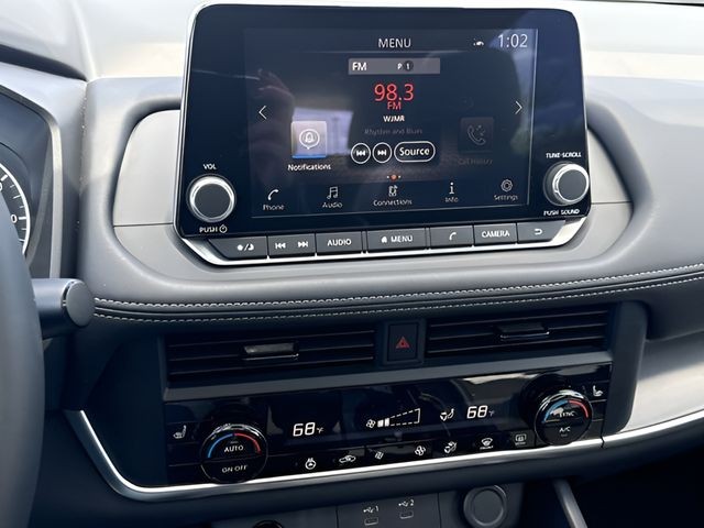 Nissan Rogue Vehicle Full-screen Gallery Image 15