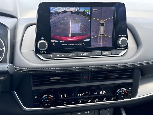 Nissan Rogue Vehicle Full-screen Gallery Image 16